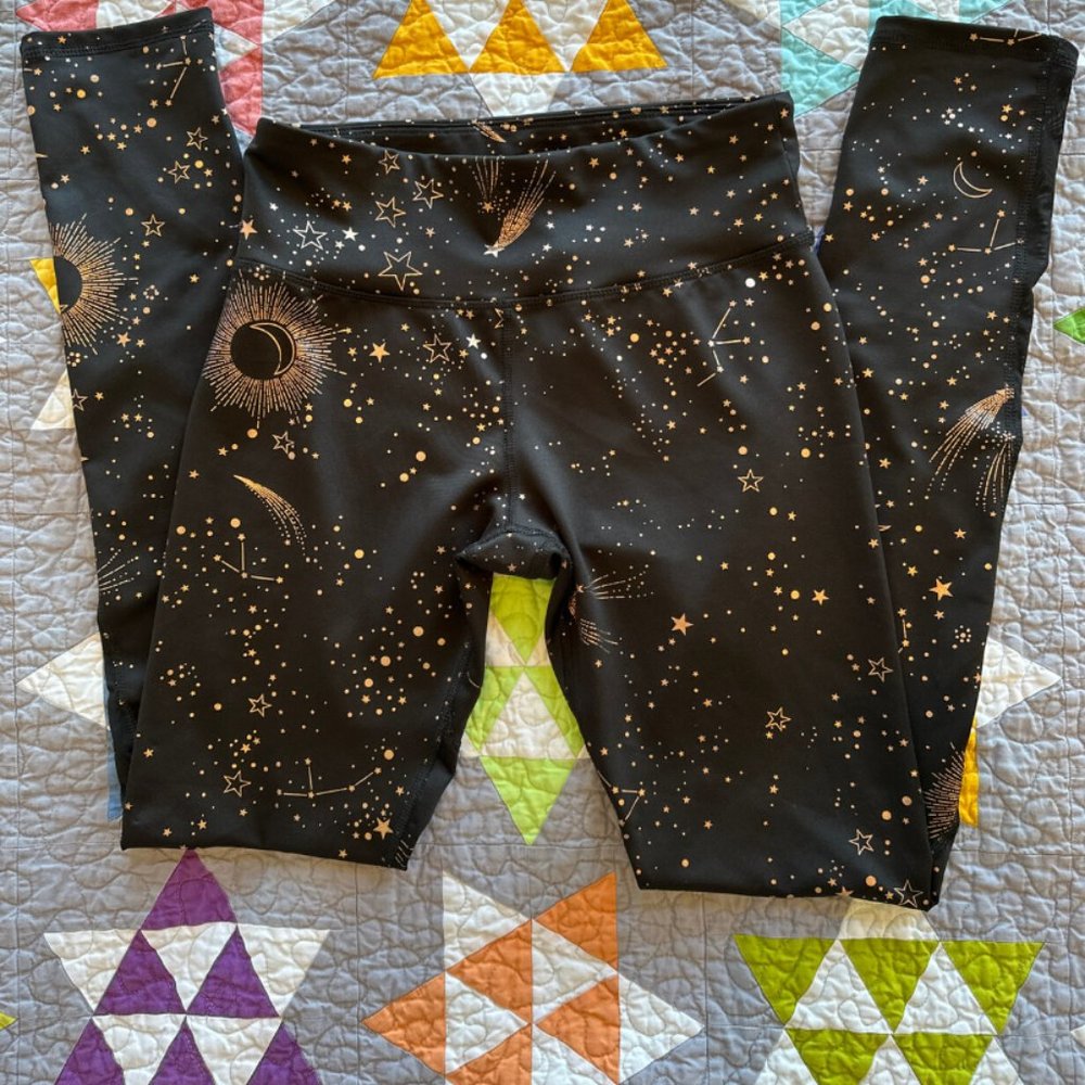 Old Navy Constellation Leggings 7/8 length high waist pockets (elevate GO DRY)